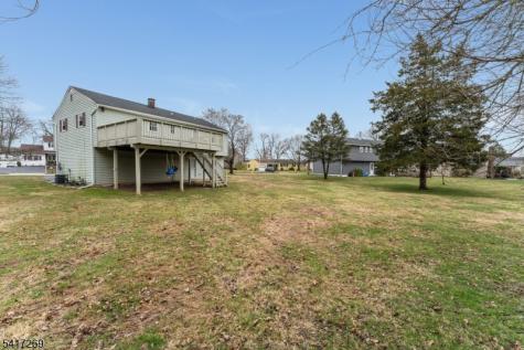 87 Lynnfield Terrace Lopatcong NJ 08865