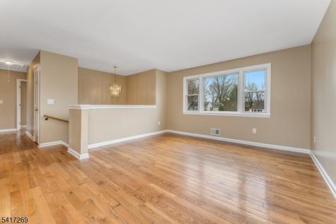87 Lynnfield Terrace Lopatcong NJ 08865