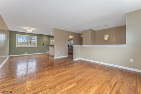87 Lynnfield Terrace Lopatcong NJ 08865