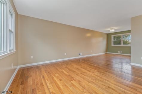 87 Lynnfield Terrace Lopatcong NJ 08865