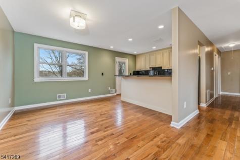 87 Lynnfield Terrace Lopatcong NJ 08865