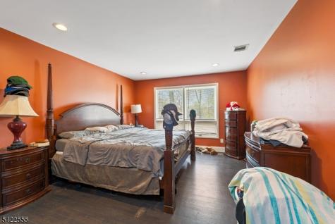 106 Dogwood Drive Oakland NJ 07436