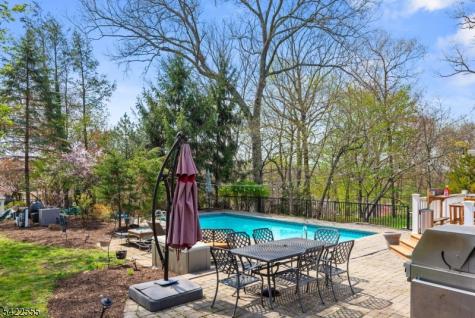 106 Dogwood Drive Oakland NJ 07436
