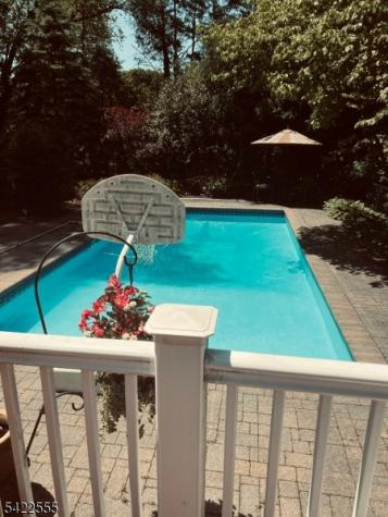 106 Dogwood Drive Oakland NJ 07436