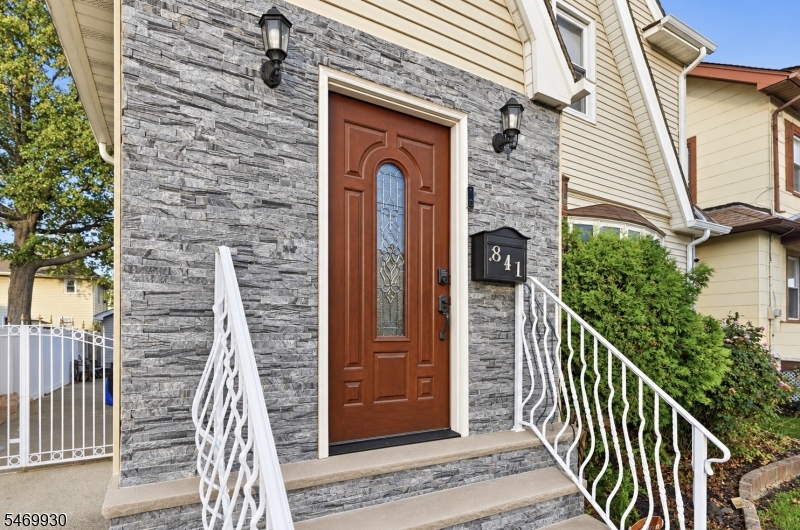 841 Bailey Avenue Elizabeth NJ 07208