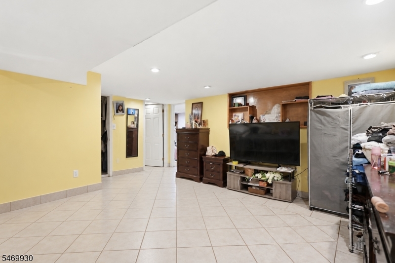 841 Bailey Avenue Elizabeth NJ 07208
