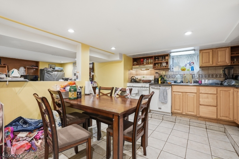 841 Bailey Avenue Elizabeth NJ 07208