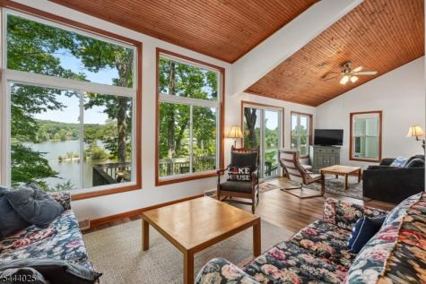 1009 Lakeside Drive East Vernon NJ 07422
