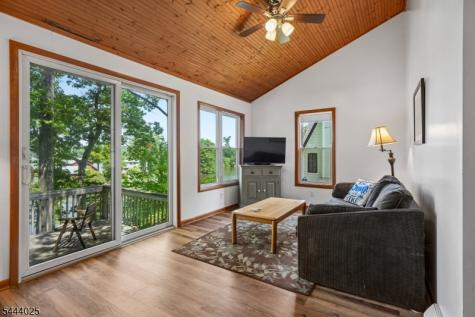 1009 Lakeside Drive East Vernon NJ 07422