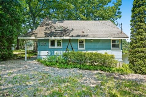 1009 Lakeside Drive East Vernon NJ 07422