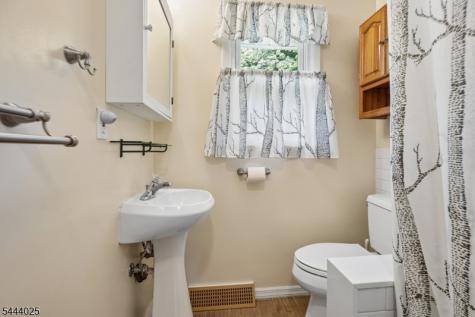 1009 Lakeside Drive East Vernon NJ 07422