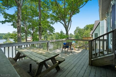 1009 Lakeside Drive East Vernon NJ 07422