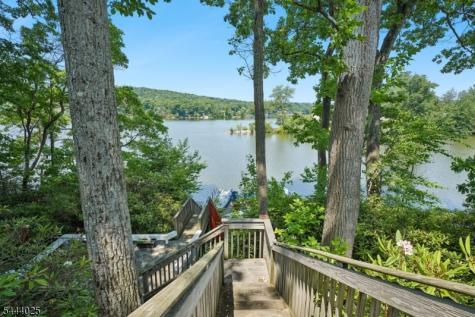 1009 Lakeside Drive East Vernon NJ 07422