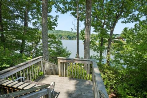 1009 Lakeside Drive East Vernon NJ 07422