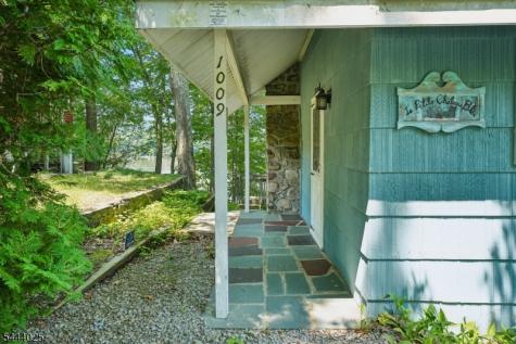 1009 Lakeside Drive East Vernon NJ 07422