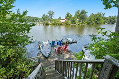 1009 Lakeside Drive East Vernon NJ 07422