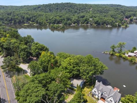 1009 Lakeside Drive East Vernon NJ 07422