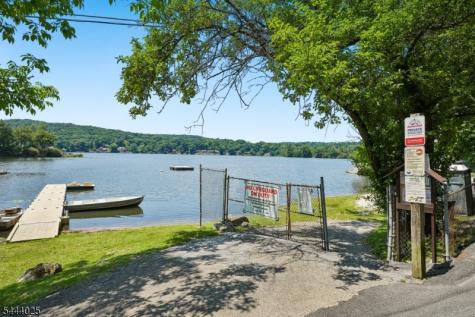 1009 Lakeside Drive East Vernon NJ 07422