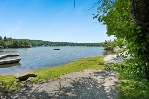 1009 Lakeside Drive East Vernon NJ 07422