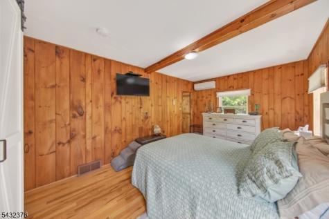 1052 Lakeside Drive East Vernon NJ 07422