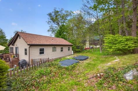 1052 Lakeside Drive East Vernon NJ 07422