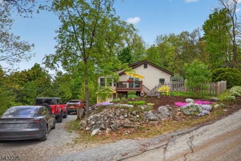 1052 Lakeside Drive East Vernon NJ 07422