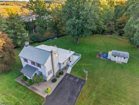 7 Church Road Holland NJ 08848