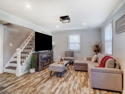 382 Douglas Road Roselle NJ 07203