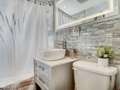382 Douglas Road Roselle NJ 07203