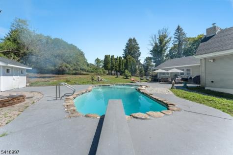 2 Rossi Drive Clinton NJ 08809