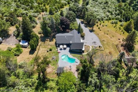 2 Rossi Drive Clinton NJ 08809