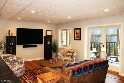 9 Cox Lane Hopatcong NJ 07821