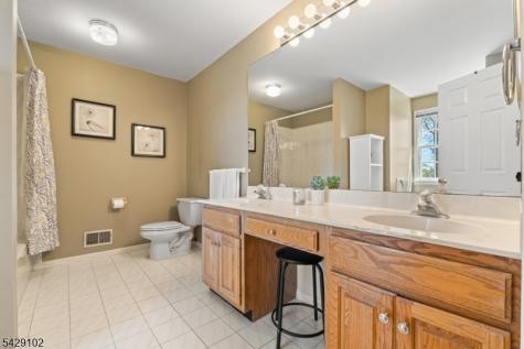 16 Yorkshire Drive Washington NJ 07840
