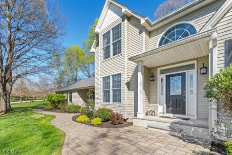 16 Yorkshire Drive Washington NJ 07840
