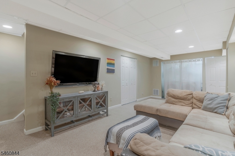 416 Willow Court Raritan NJ 08822