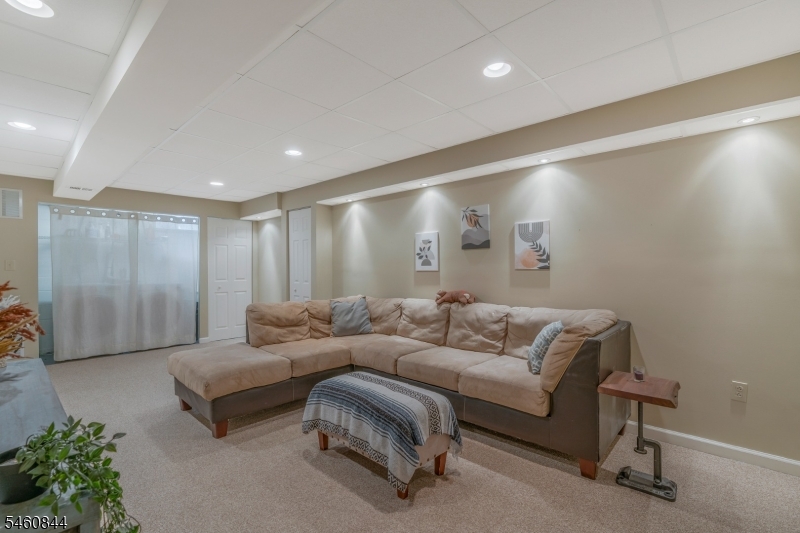 416 Willow Court Raritan NJ 08822