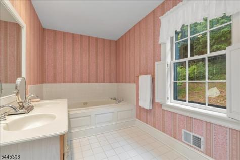 911 Ravine Road Lebanon NJ 07830