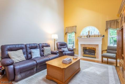 11 Burnham Drive Pequannock NJ 07444