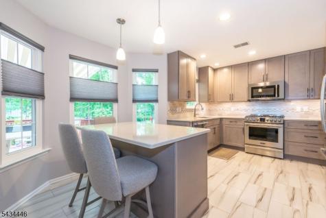 11 Burnham Drive Pequannock NJ 07444