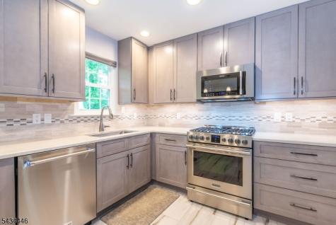 11 Burnham Drive Pequannock NJ 07444
