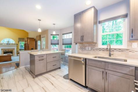 11 Burnham Drive Pequannock NJ 07444