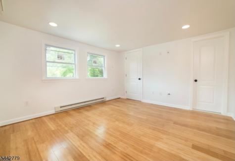 32 E Shore Trail Hardyston NJ 07460