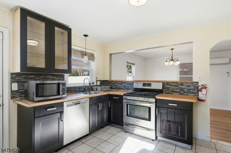522 Thompson Avenue Roselle NJ 07203