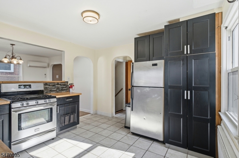 522 Thompson Avenue Roselle NJ 07203