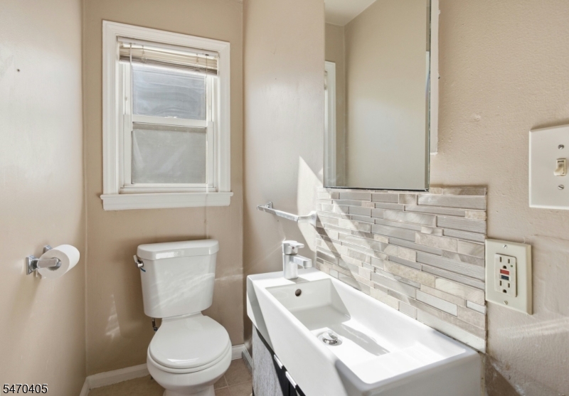 522 Thompson Avenue Roselle NJ 07203