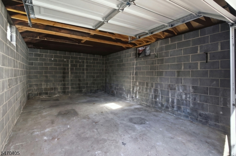 522 Thompson Avenue Roselle NJ 07203