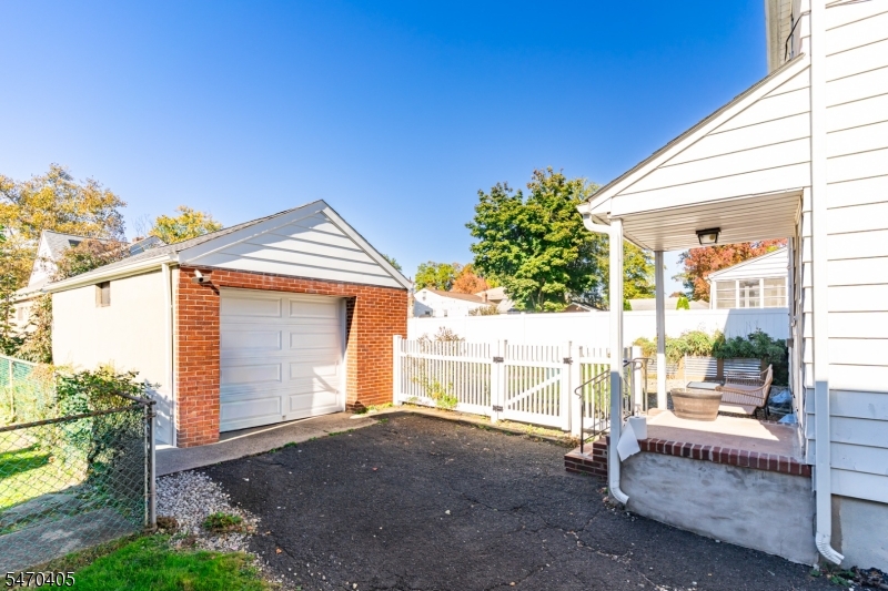 522 Thompson Avenue Roselle NJ 07203