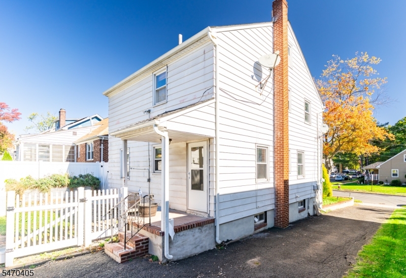 522 Thompson Avenue Roselle NJ 07203
