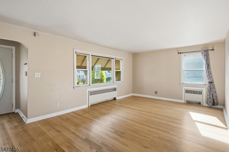 522 Thompson Avenue Roselle NJ 07203