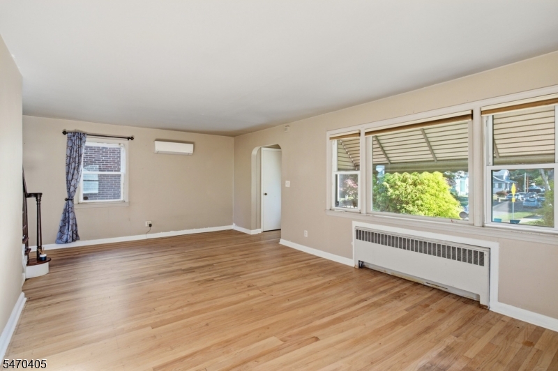 522 Thompson Avenue Roselle NJ 07203